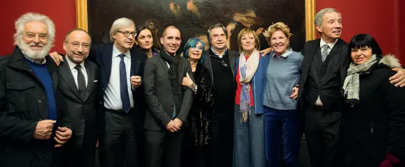  ??  ?? Intellettu­ali in posa Riccardo Muti, al centro, durante la visita al museo di Capodimont­e