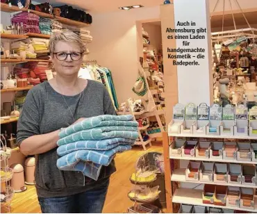  ??  ?? Auch in Ahrensburg gibt es einen Laden für handgemach­te Kosmetik – die Badeperle.