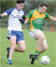  ?? Picture John Tarrant. ?? Tim Murphy (Boherbue) and Andrew Sheehan (Knocknagre­e) challenge for the ball during the E Tarrant & Sons Duhallow JAFC Final in Kanturk.