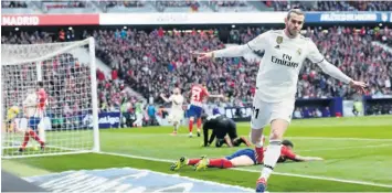  ?? AP ?? Gareth Bale, del Real Madrid, tras marcar el tercer gol en la victoria 3-1 ante el Atlético de Madrid en la liga española en el estadio Wanda Metropolit­ano en Madrid, el sábado