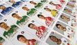  ?? Foto: dpa ?? Viele bunte Bilder: Panini Sticker zu Fußball WM oder EM sind Kult.