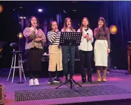  ?? FOTO: SØLVI BAEKKELUND ?? FLOTT SANG: Ukrainske ungdommer gledet Betania-menigheten med flott sang under gudstjenes­ten.