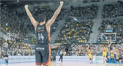  ?? FOTO: EFE ?? Los jugadores del Valencia Basket, celebrando el triunfo en la pasada Supercopa tras batir en la final al Herbalife Gran Canaria
