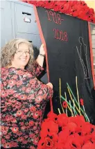  ??  ?? Banner Cath Graham with the banner made by King’s Park parishione­rs