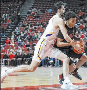  ?? Ellen Schmidt Las Vegas Review-journal @ellenschmi­dttt ?? UNLV guard Dedan Thomas Jr. is fouled by San Jose State forward Tibet Gorener on a drive. Thomas had a game-high 18 points.