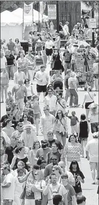  ?? Arkansas Democrat- Gazette/ BENJAMIN KRAIN ?? The crowd fills a walkway at Riverfest in 2013. The festival lost $ 90,000 that year and reported a net loss of $ 300,000 this year, Executive Director DeAnna Korte said.