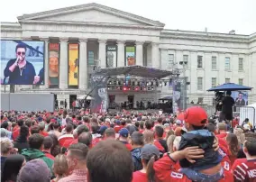  ?? JERRY LAI/USA TODAY SPORTS ?? Hockey fans watch a concert by Sting and Shaggy outside the National Portrait Gallery before Game 3 of the Stanley Cup Final.