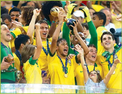  ?? FOTOS: CEDOC PERFIL ?? EL ULTIMO CAMPEON. Brasil goleó 3-0 a España y se quedó con la edición 2013. Al año siguiente pasó un papelón en el Mundial.