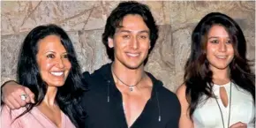  ??  ?? FAMILY SUPPORT: Ayesha with children Tiger and Krishna Shroff