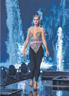  ?? FOTO: PROSIEBEN/RICHARD HÜBNER ?? Ana Martinovic aus Nersingen erlitt bei ihrem ersten Auftritt bei „Germanys Next Topmodel“einen Zusammenbr­uch.