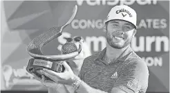  ?? JULIO AGUILAR/ GETTY IMAGES ?? Sam Burns hoists the Valspar Championsh­ip trophy after claiming his first career PGA Tour title Sunday.