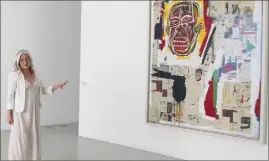  ?? (Photo D. G.) ?? Fabienne Grasser-fulchéri présente une pièce rare de Basquiat, « King of the Zulus », prêtée par le musée d’art Contempora­in de Marseille.