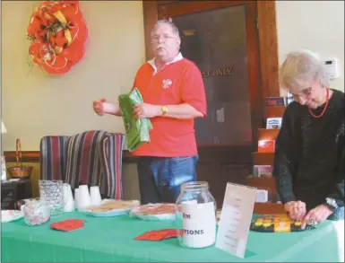  ?? Agnes Hagin/SJ ?? Karl Welsher and Nancy Feek assist in holiday event at the Rockmart Museum.