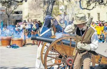  ?? Picture: 123rf.com/eblisgalea ?? INDEPENDEN­CE An antique cannon is fired during a re-enactment of the 1836 Battle of the Alamo, a pivotal clash between the Republic of Texas and Mexico.