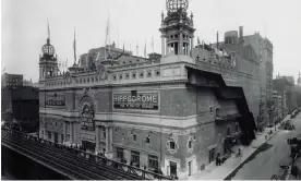  ?? Society ?? Unidentifi­ed photograph­er – Manhattan: the Hippodrome, Sixth Avenue between 43rd Street and 44th Street, 1905. Photograph: Patricia D Klingenste­in Library, New-York Historical