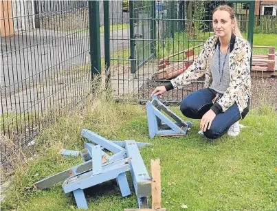  ?? Picture: George McLuskie. ?? Support worker Laura Young at the broken bird table in the Cottage Family Centre in Kirkcaldy, which has been wrecked by vandals.