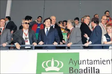  ??  ?? EN BOADILLA. Villar y Lete (en el centro) estuvieron juntos ayer con Blanco (con gafas) en el fútbol sala.