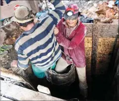  ?? KIMBERLEY MCCOSKER ?? Community miners work in Mondulkiri’s Poutung village in 2015. The community’s request for permission to expand their mines was denied again by the Ministry of Mines and Energy.