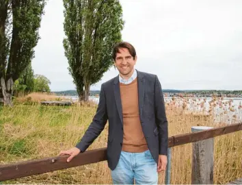  ?? Foto: Angelika Wohlfrom ?? Andreas Jung, hier in seiner Heimat auf der Insel Reichenau am Bodensee, setzt sich seit vielen Jahren für eine ambitionie­rte Kli‰ mapolitik ein.