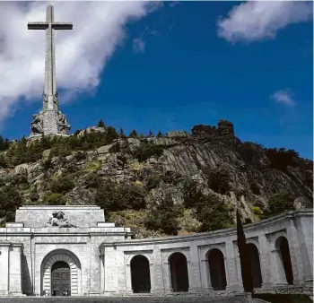  ?? Oscar del Pozo -3.jul.2018/AFP ?? Fachada do monumento conhecido como Vale dos Caídos