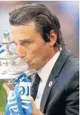  ?? Picture: ROBBIE JAY BARRATT-AMA/GETTY IMAGES ?? WINNING STYLE: Chelsea manager Antonio Conte kisses the trophy at the end of the FA Cup Final