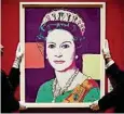  ?? Foto: dpa ?? 1985 fertigte Andy Warhol das Porträt von Königin Elizabeth II.