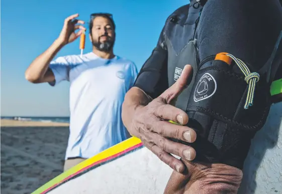  ?? Picture: JERAD WILLIAMS ?? Eddie Marquez with his surf product called Bite Back, a defensive tool for board riders to use if they are being attacked by a shark.