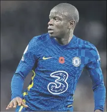  ?? ?? Los mediocentr­os N’golo Kanté (31 años) y Jorginho (30) tienen contrato en vigor con el Chelsea hasta el 30 de junio de 2023