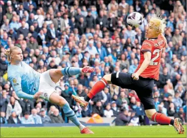  ?? ?? Haaland, durante una acción del duelo entre City y Luton, ayer, en el Etihad.