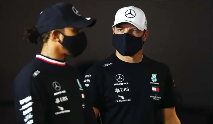  ?? FOTO: JOE PORTLOCK/LEHTIKUVA-AFP ?? Valtteri Bottas kör mot stallkamra­ten Lewis Hamilton och för sin framtid i formel 1.