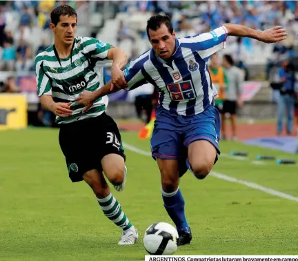  ??  ?? ARGENTINOS. Compatriot­as lutaram bravamente em campo