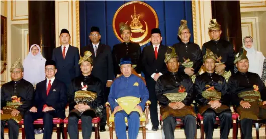  ??  ?? New team: Sultan Sharafuddi­n and Azmin (seated, third from left) with the new exco members in a group shot after the swearing-in ceremony at Istana Alam Shah in Klang.