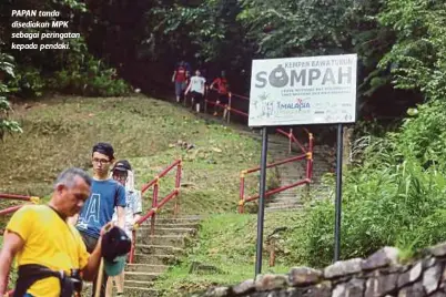  ??  ?? PAPAN tanda disediakan MPK sebagai peringatan kepada pendaki.