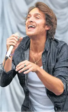  ?? ?? CHART SUCCESS: Paolo Nutini has bagged the top spot.