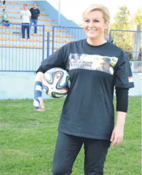  ??  ?? Kolinda Grabar-Kitarović na Memorijaln­om turniru Blago Zadro kao kandidatki­nja za predsjedni­cu 2014. godine