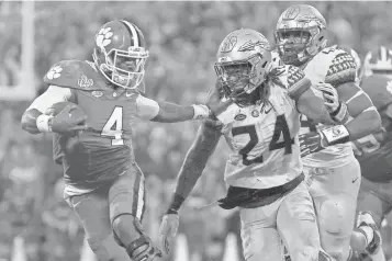  ?? JOSHUA S. KELLY, USA TODAY SPORTS ?? Quarterbac­k Deshaun Watson, left, and Clemson face rival Florida State on Oct. 29 in a matchup that could put the winner at the top of the first College Football Playoff rankings of 2016.