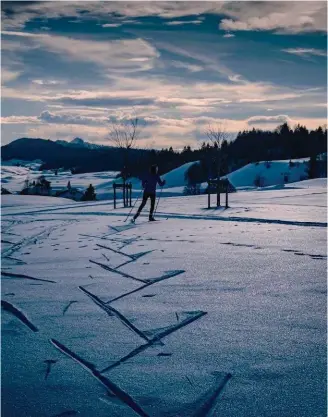  ??  ?? Conditions de rêve près des Molunes - le skating peut s’y pratiquer en dehors de la trace !