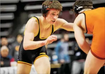  ?? NATE HECKENBERG­ER — FOR DIGITAL FIRST MEDIA ?? Penncrest’s Ryan Stocku, seen sizing an opponent up earlier in the state championsh­ip tournament, was not allowed to wrestle Saturday due to a concussion suffered the day before. He was awarded an eighth-place medal.