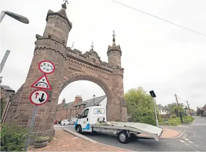  ?? Pictures: Andy Thompson. ?? Traffic measures intended to prevent damage to the Royal Arch are said to be discouragi­ng motorists from entering the village and visiting its shops.