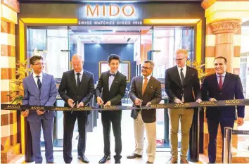  ??  ?? Franz Linder (second from left) inaugurate­s the news Mido store together with Rivoli Group representa­tives at The Dubai Mall, establishi­ng the brand’s distinctiv­e presence in the emirate.