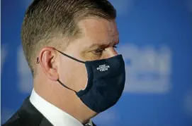  ?? STuART cAHILL / HERALD sTAff ?? ‘NOT THE TIME TO LET OUR GUARD DOWN’: Mayor Martin Walsh wears a mask during a coronaviru­s update on Tuesday.