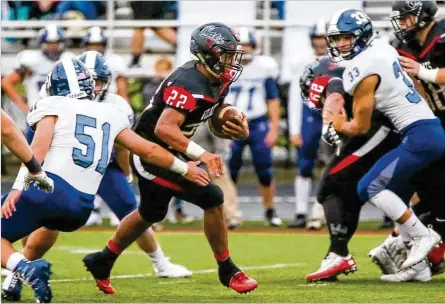  ?? GREG LYNCH / STAFF ?? Franklin running back Ryan Montgomery looks for room to run during the game against Edgewood on Sept. 1.