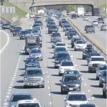  ?? BOB BRUTON/BARRIE EXAMINER ?? Use the whole merging lane! Motorists can make traffic run smoother if they “zipper merge” right at the end of the merging lane,the Alberta Motor Associatio­n points out.