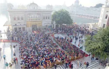  ?? — AFP ?? Sikh devotees gather to pay their respects on the occasion of Bandi Chhor Divas at the Golden Temple in Amritsar on Wednesday.