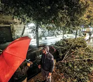  ??  ?? I danni Dall’alto, gli allagament­i a piazza Municipio; il tunnel della Statale della Reggia e Santa Teresa degli Scalzi