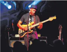  ?? FOTO: ALEXANDER KAYA ?? Der Bass-Virtuose Marcus Miller beendete furios die Saison in der Friedrichs­au.