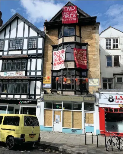  ?? Photograph: Jonathan Myers ?? The property in High Street new taken over by squatters