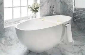  ??  ?? Stunning bathroom Transform your bathroom in 2018