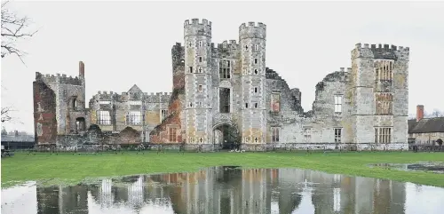  ?? PICTURE: STEVE ROBARDS ?? Cowdray Ruins is popular with residents and tourists