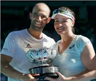  ?? Reuters ?? Abigail Spears and her Colombian partner Juan Sebastian Cabal hold their trophy after winning their Mixed doubles final match against India’s Sania Mirza and Croatia’s Ivan Dodig. —